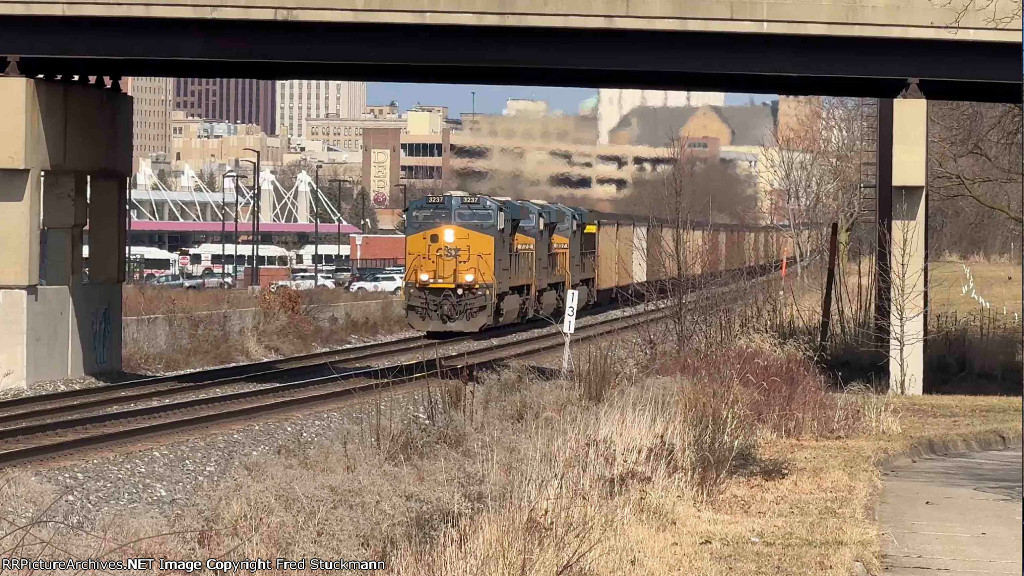 CSX 3237 is coming at BG 131.